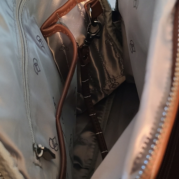 Namaste Backpack - Picture 8 of 10